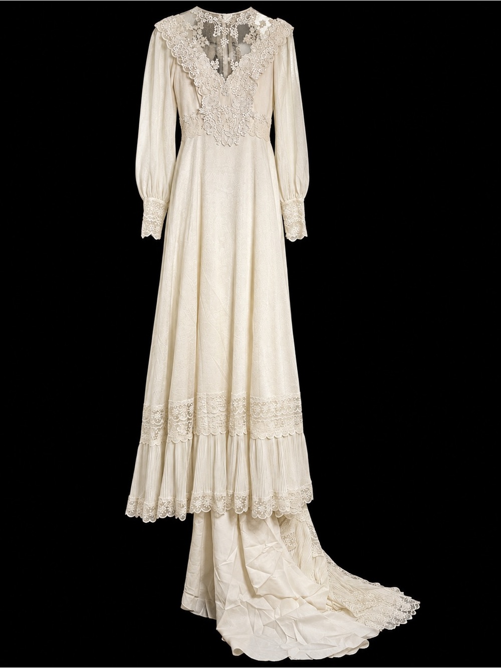 Vintage 1970s Edwardian Ivory Lace V-Neck Long Sleeve wedding dress